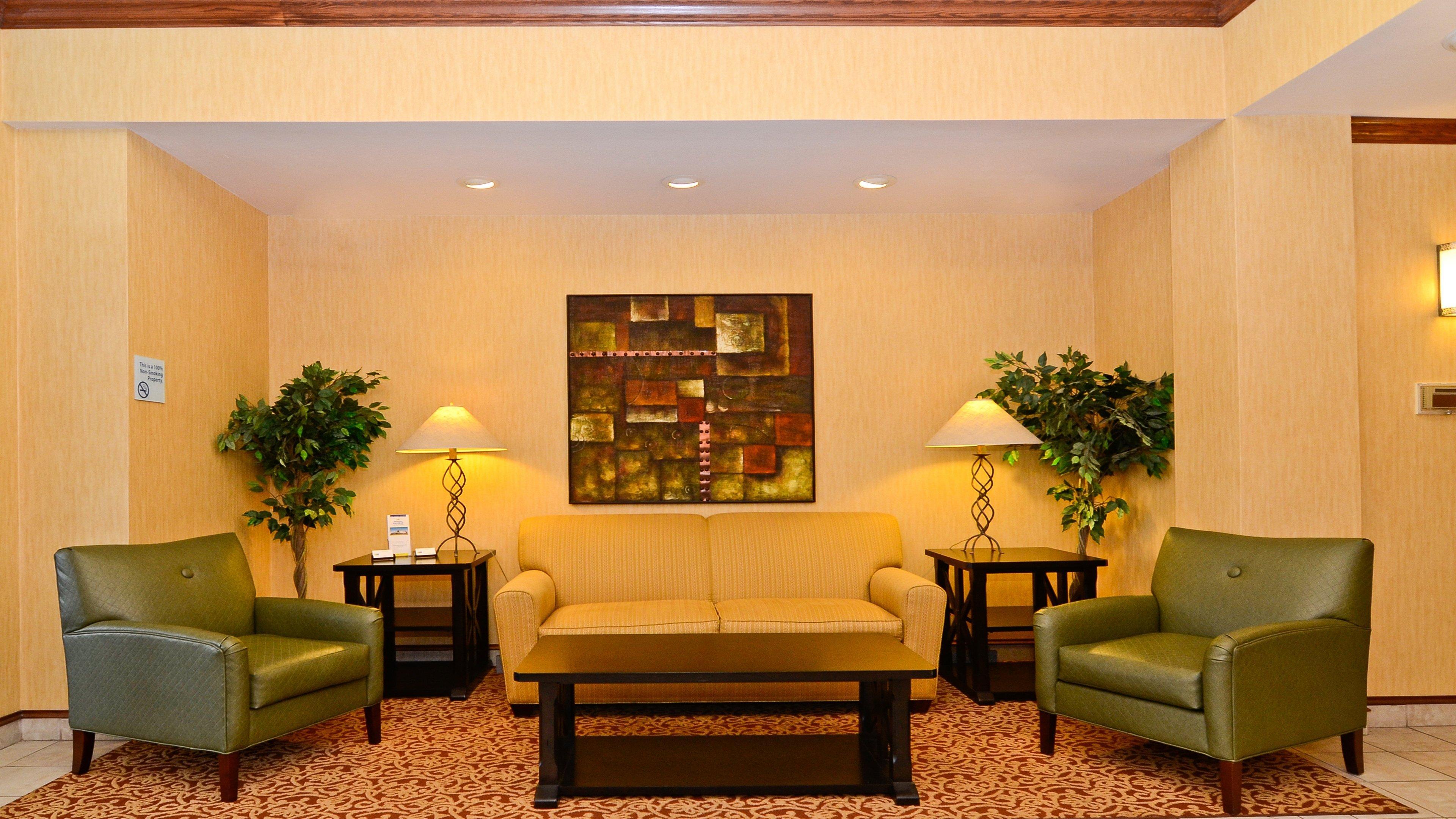 Holiday Inn Express Hotel & Suites Fort Atkinson By Ihg Exterior foto